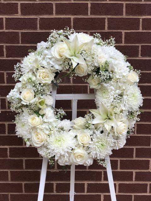 Вінок для похорну із білих квітів